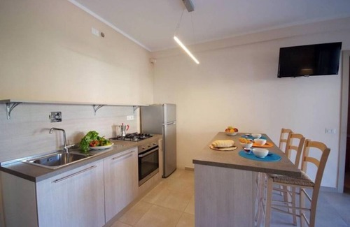 Procchio Apartamento | Only 200 m from the main street of Procchio and 600 m from the fine sandy beach. It is located on the mezzanine floor with a separate entrance and a large covered terrace equipped with table and chairs for outdoor dining.