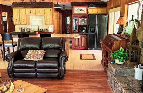 Bismarck Casa | Only House on Lake DeGray!