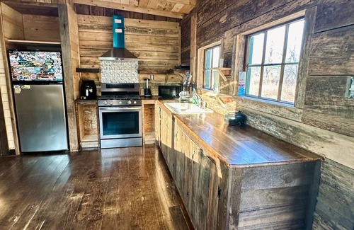Pickens Cabina | Oolenoy River Retreat - 2+ acres less than 5 miles from Table Rock State Park