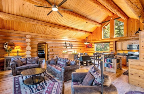 Carriage Hills Casa | Retiro privado de montaña, plano de planta abierto; 1+ acres, vistas fantásticas, jacuzzi!