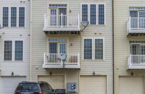 Urbana Condominio | Open Floor Plan, Spa Tub, Chef’s Kitchen, King Bed,