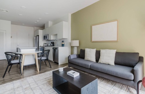 Revere Apartamento | Open Revere 1BR w/ EV Charging, Pool, Gym & W/D, by Blueground