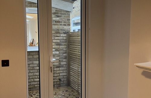 Thornton Apartamento | Open-space living in bright spacious newly renovated patio flat in South Clapham