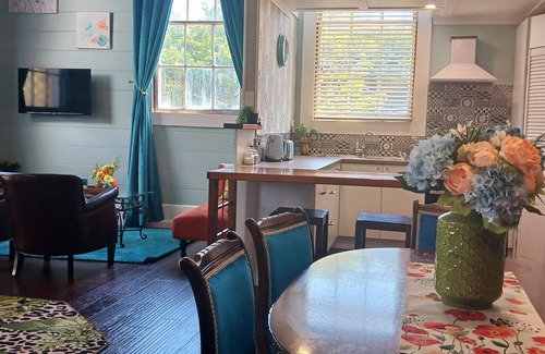 Kaipara District Apartamento | Opulent1-Bdr elegant Guest-Wing at the 150-yr-old Aratapu School House