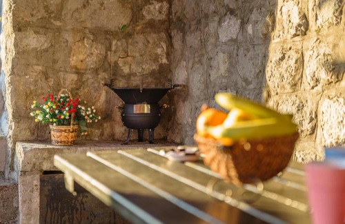 Orahovac Casa | Orahovac Stone House