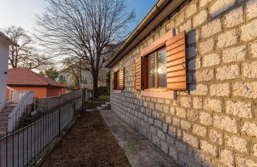 Orahovac Casa | Orahovac Stone House