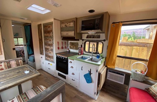 Kanab Casa | "Oranch Wilderness" an adobe style Dreamcatcher!