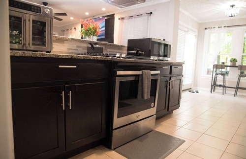 Sandtown Casa | Orange Oasis Villa Indoor Fireplace Garage Firepit BBQ grill near EVERYTHING!