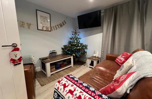 Bridgend Apartamento | Orchard Lodge -Coastal Retreat, new build, village views, private garden and terrace