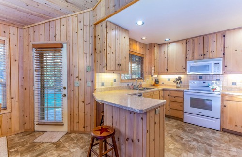 Deer Park Casa | OREG40 - Sunriver Vacation Home | Pet & Family Friendly with A/C