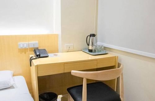 Downtown Tacloban Apartamento | Original Studio at Etsu near San Juanico Bridge