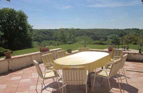 Belveze Villa | Originalmente construido en la época medieval, la villa ofrece hermosas vistas de Quercy