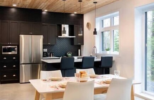 Notre-Dame-Des-Bois Chalet De Esquí | Orion, New, Land 100 ACRES