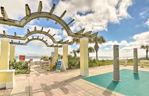 Seaside Homes Casa | Ormond Beach Home with Yard, 1 Block to Beach!