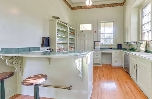 Columbus Casa | Ornate Victorian Home w/ Courtyard & Fire Pit!