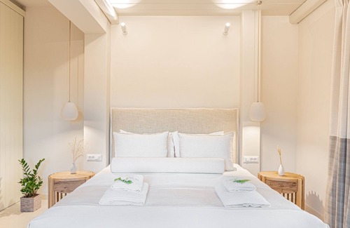 Andros Town Casa | Ortensia Suite by Casa Di Fiori Andros Suites