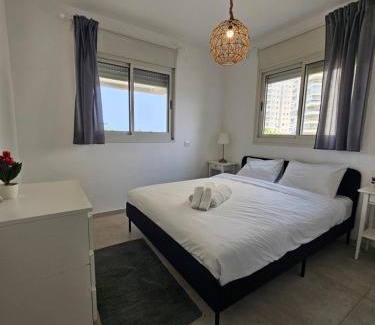 Acre Apartamento | OrYam - Boutique Sea View Apt. 2BD Up to 10 Guests