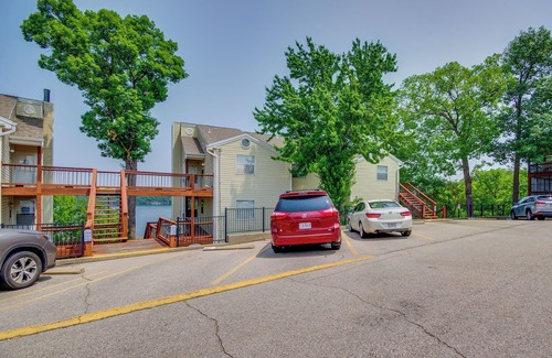 Osage Beach Apartamento | Osage Beach Condo w/ Private Deck & Lake Views!