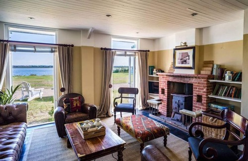 Maldon Apartamento | Manor Beach 1 / 4-bed home on Osea Island, Essex