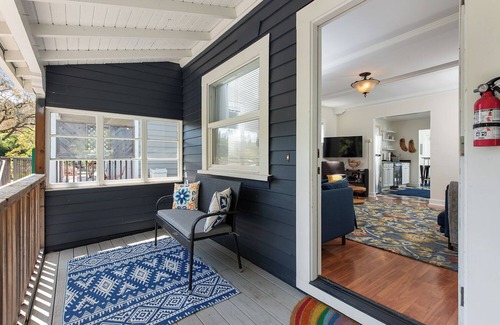 Guerneville Cabina | Otter's Landing ~ Families and Friends, Riverfront Getaway, Dog Friendly