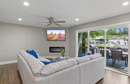 Lake Ozark Casa | Our Cove Retreat - Perfect for Wave-Free Swimming, Tanning & Prime Location Fun!