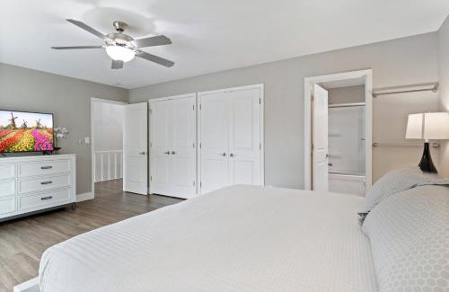 Lake Ozark Casa | Our Cove Retreat - Perfect for Wave-Free Swimming, Tanning & Prime Location Fun!