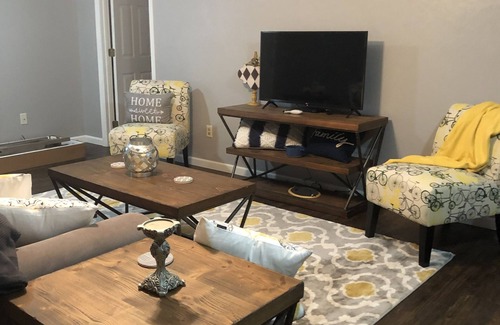 Kerr Apartamento | "Nuestro pequeño amarillo suave"