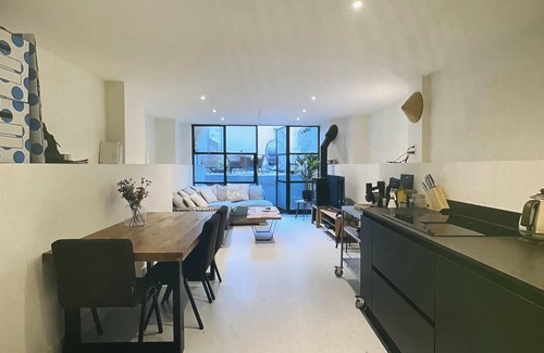Oude Pijp Apartamento | Our Place Promises an Immersive Experience