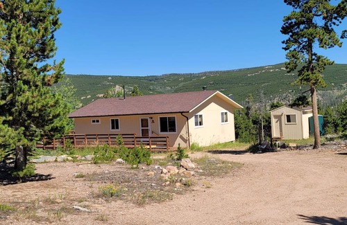 Crystal Lake Cabina | Our Property offers a relaxing getaway with a hot tub and massage chair!
