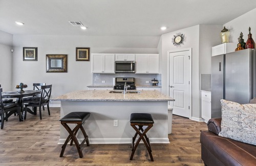 Lake Charles Casa | Our spacious & cozy home will provide you & your family/friends a relaxing stay.