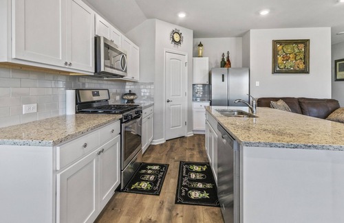 Lake Charles Casa | Our spacious & cozy home will provide you & your family/friends a relaxing stay.