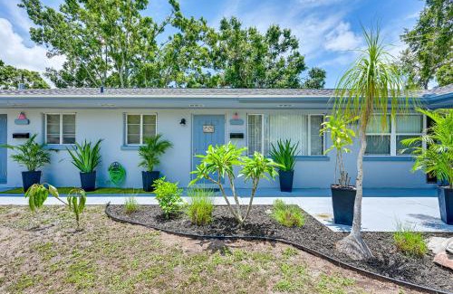 Clearwater Apartamento | Outdoor Bar and Fire Pit Central Clearwater Condo!