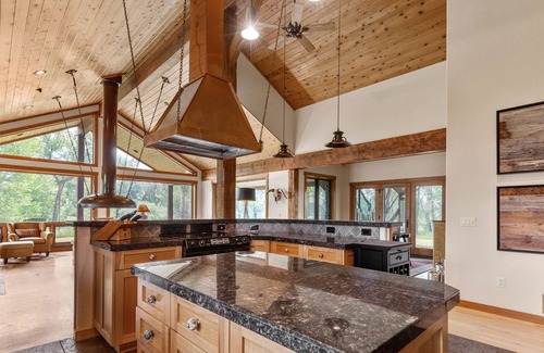 Bozeman Casa | Outdoor oasis immersed in 55 acres of nature with views, fireplace & Jacuzzi tub