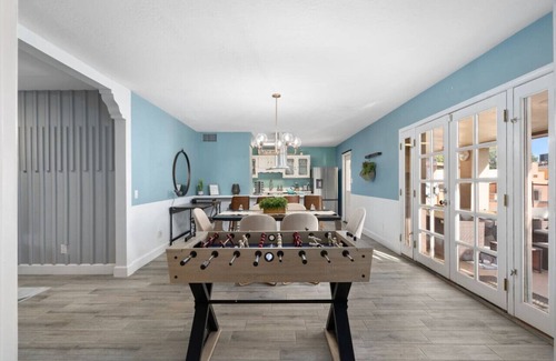 Cox Heights Apartamento | Outdoor Oasis: Mini Golf, Lawn Games, Pool