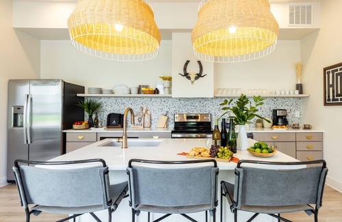 Five Points Casa | Outrider 103 by AvantStay | Close to Broadway | Private Balcony