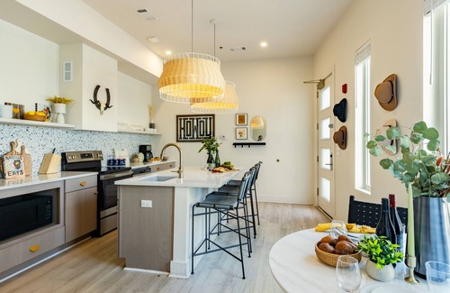 Five Points Casa | Outrider 103 by AvantStay | Close to Broadway | Private Balcony