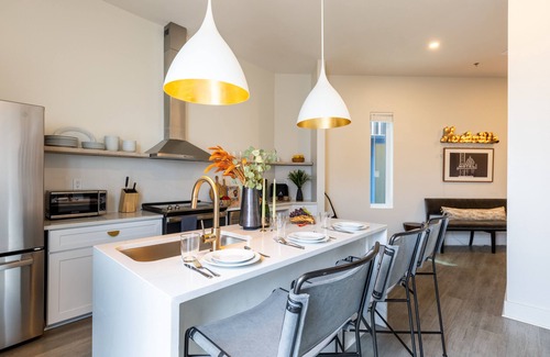 Five Points Casa | Outrider 113 by AvantStay | Private Balcony + Close to Broadway, ADA Accessible