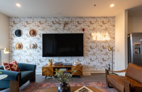 Five Points Casa | Outrider | Modern Music City Penthouse Sleeps 22