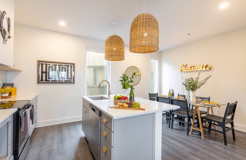 Five Points Casa | Outrider | Modern Music City Penthouse Sleeps 22