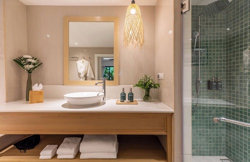 Cherngtalay Hotel | OUTRIGGER Surin Beach Resort