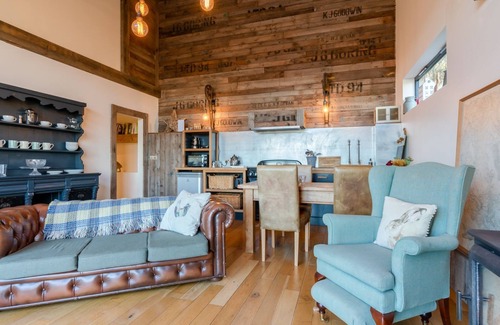 Westbrook Court Cabaña | Outshot Barn - sleeps 4 guests in 2 bedrooms, Hay-on-Wye