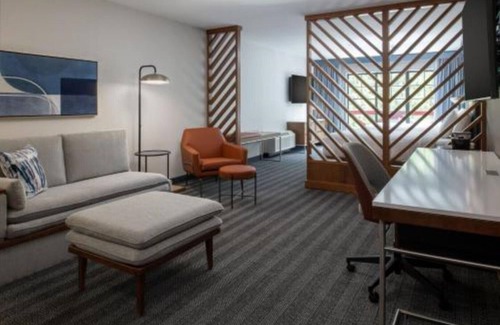 Olympia Casa | Outside downtown Olympia and one mile from the State Capitol