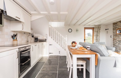Saint Gennys Cabaña | Over The Hedge, Boscastle, peaceful rural location