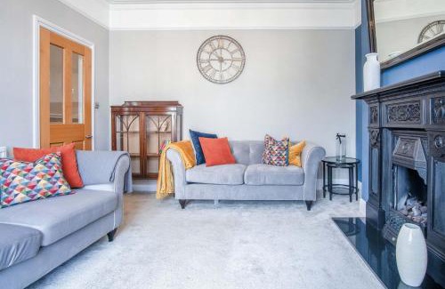 Mumbles Casa | Overland Road – 4 Bedroom House – Mumbles