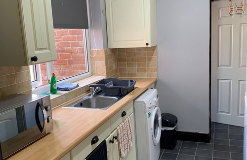 Newcastle-upon-Tyne Apartamento | Ovington Grove 3 bedrooms fully furnished kitchen and free parking apartment