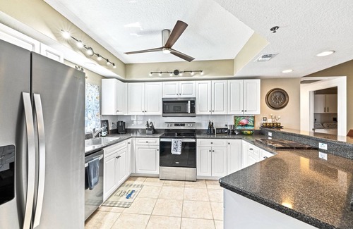 New Smyrna Beach Condominio | OW15-401 Spacious Oceanwalk Corner Condo with Water Views and Easy Beach Access