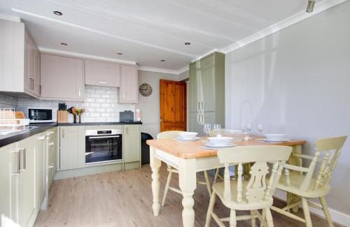 Holt Casa | Owl Cottage