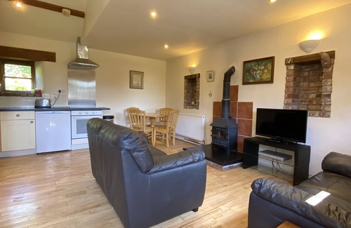 Callington Cabaña | Owls Roost, encantadora cabaña junto al lago con la pesca, jacuzzi para 2-4 personas