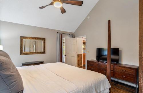 Weaverville Casa | Oxbow Farmhouse