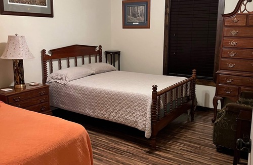 Sardis Casa | Oxford-Sardis Lake Privacidad total ~ Nueva casa en un lote bellamente arbolado grande